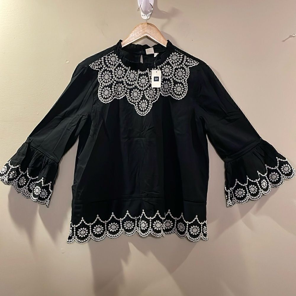 NWT 100% Cotton GAP Top.
